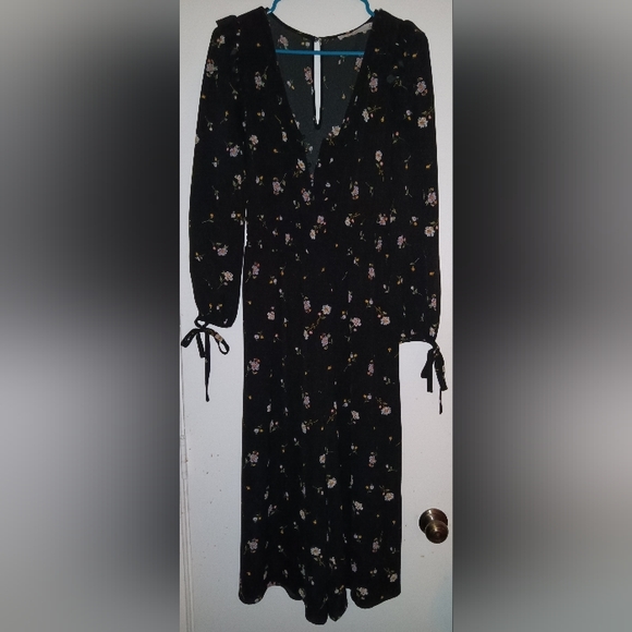 Ali & Jay Black and Floral Jumper Size Small - Picture 1 of 5